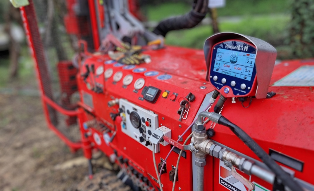 PocketLIM is a multi-application display and data acquisition device that stores and transfers data (BOR) to be automatically processed in the cloud with the GEO-LOG 4 web application. Credit: LIM