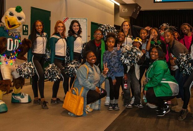 Eagles host holiday party for Philadelphia-area youth