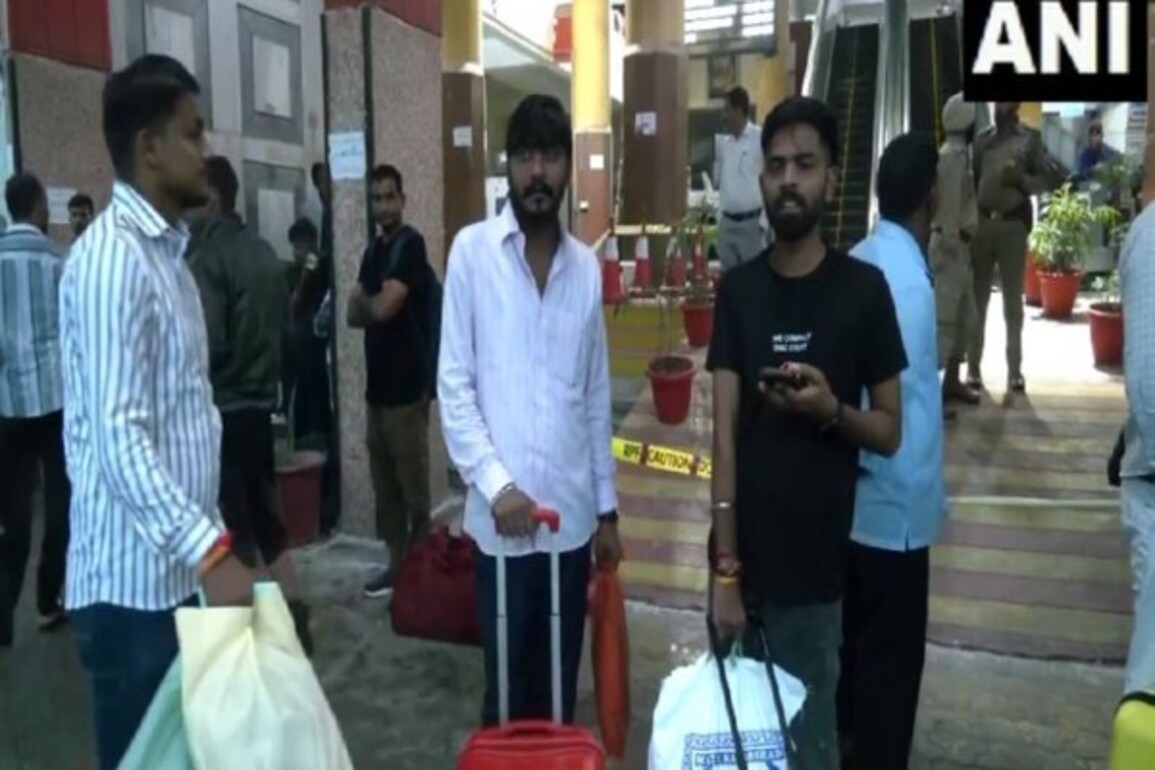 J-K: Tourists stranded as torrential rains halt travel; 18 trains cancelled