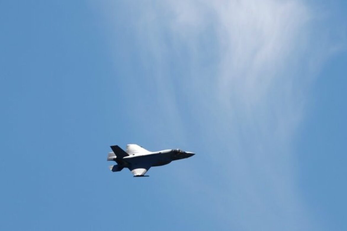 Jet Fighters Chase Small Plane Over US Capital Area Before It Crashes