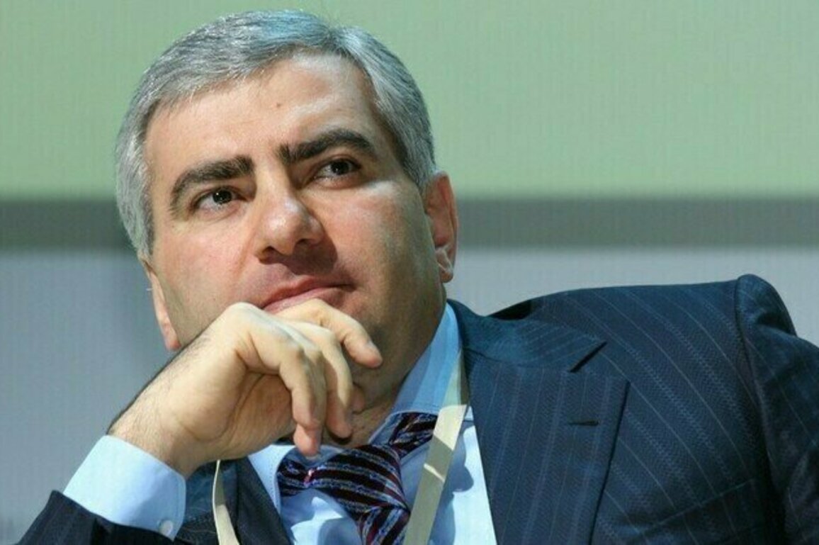 Yerevan court extends Russian-Armenian tycoons arrest