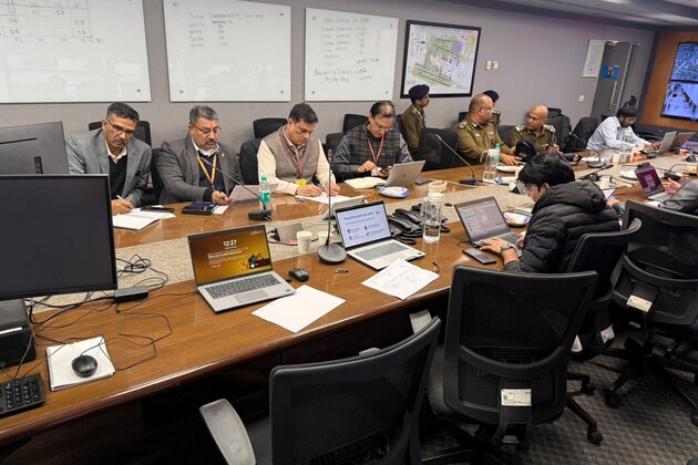 MoCA reviews operations at Delhi Airport as dense fog disrupts flight operations