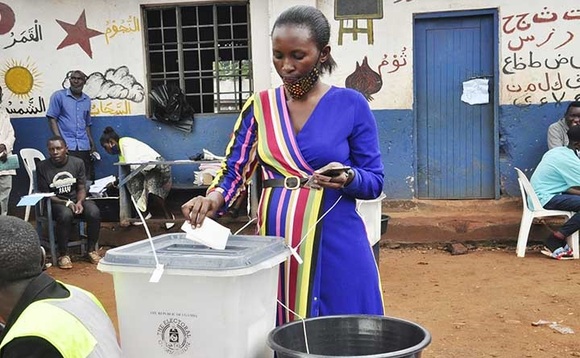 Miriam Wayirimo eyavuganyizza ku kya mmeeya wa Njeru munisipaali ng’alonda ku muzikiti e Namwezi. Miriam Wayirimo eyavuganyizza ku kya mmeeya wa Njeru munisipaali ng’alonda ku muzikiti e Namwezi.