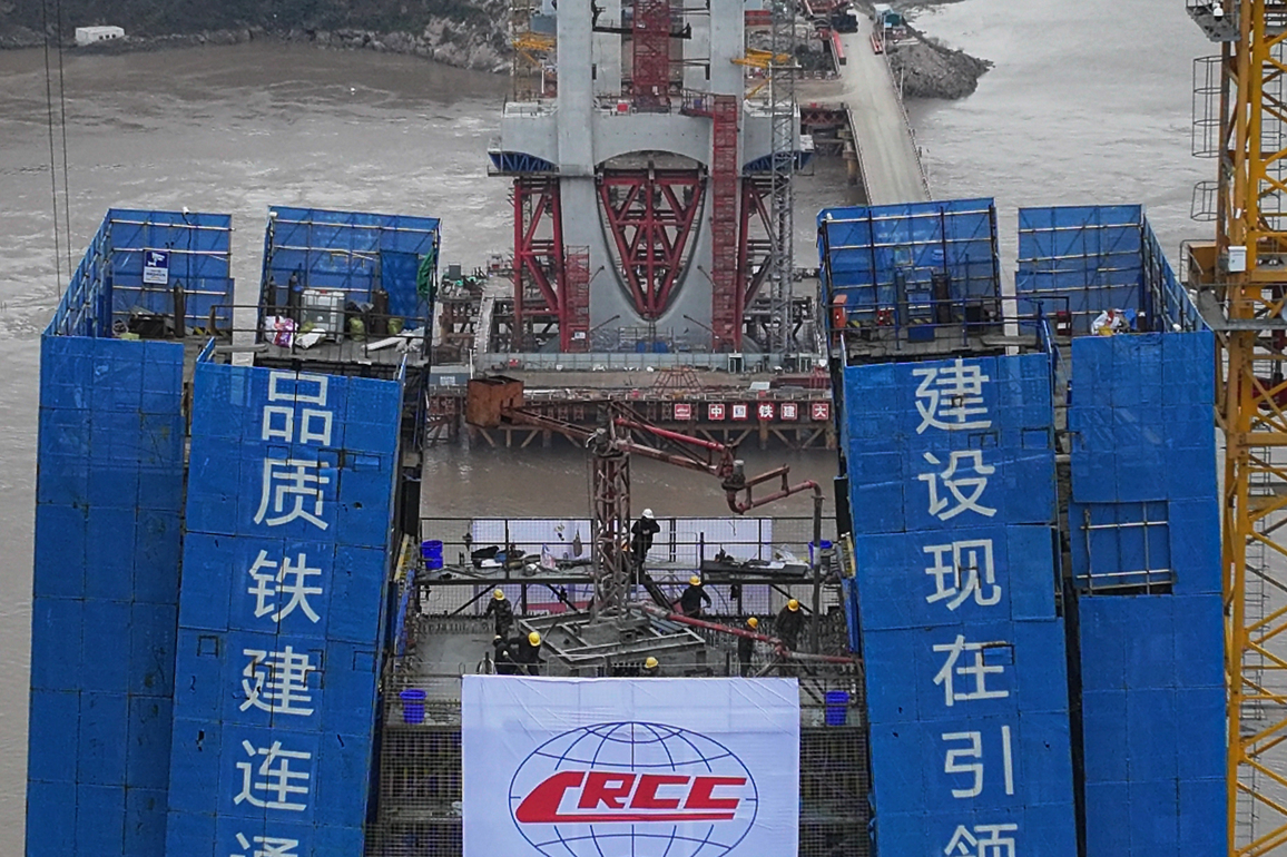 CHINA-ZHEJIANG-ZHOUSHAN-BRIDGE TOWER-CONCRETE POURING (CN)