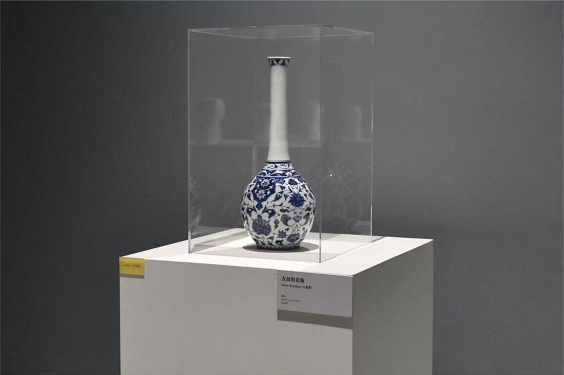 Turkish artist paints new Silk Road stories in China's "porcelain capital"