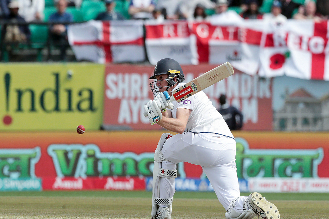 Crawley joins unwanted list after pair of ducks in Perth Ashes Test
