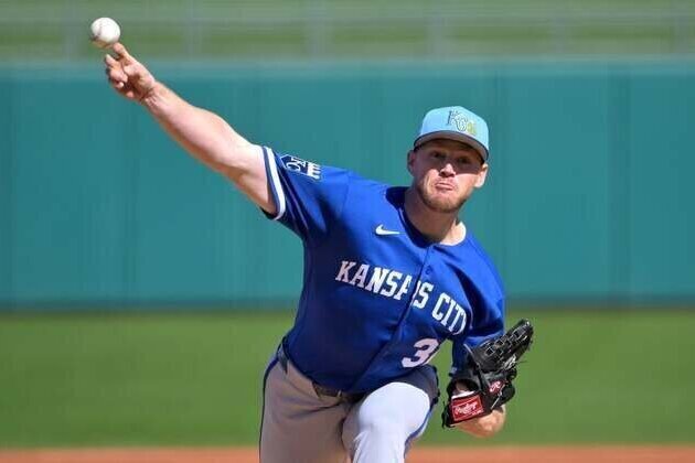 Royals RHP Stephen Kolek dealing with left oblique strain
