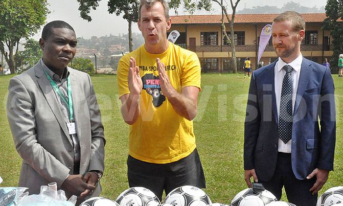 Premier League giants Arsenal disown coach Premier League giants Arsenal disown coach