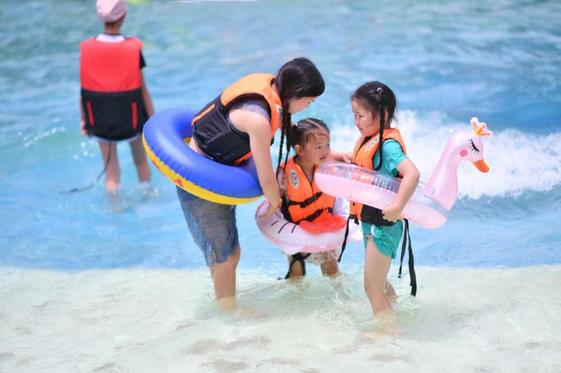 Cool-down tourism, mushroom foraging heat up Yunnan's summer retreat