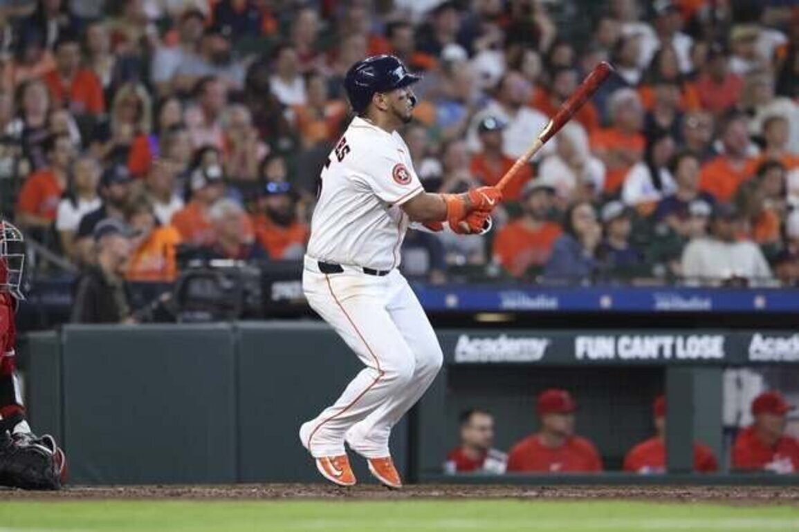 Isaac Paredes shines as Astros earn four-game split vs. Angels