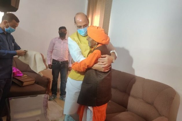 Ahead of UP Assembly polls, Rajnath Singh calls on 106-year-old party worker in Delhi