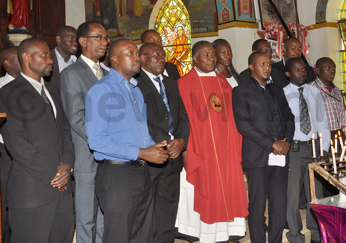 onsignor erald alumba poses with some of the  executive members past and present after the memorial service hoto by ichael subuga