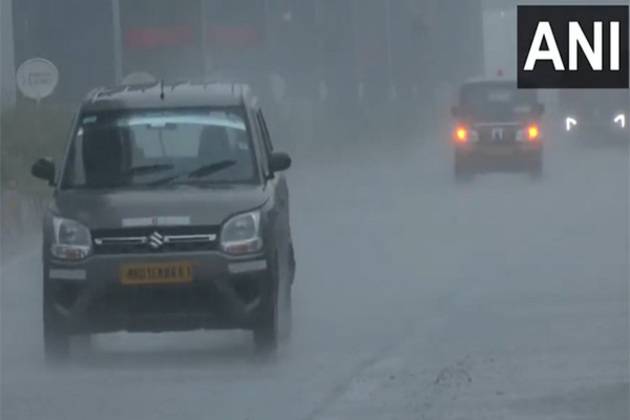 Mumbai receives heavy rainfall, several parts of metropolitan waterlogged