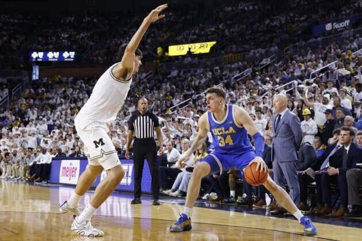 No. 2 Michigan blows out UCLA in second half