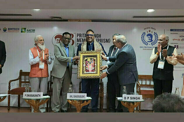 JGU Vice Chancellor Prof. (Dr.) C. Raj Kumar receives the inaugural Dr. Pritam Singh Transformational Leader Award 2023