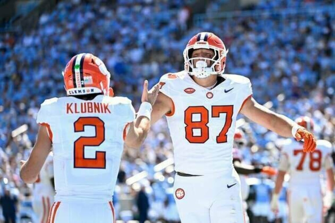 Cade Klubnik throws 4 touchdowns as Clemson blows out North Carolina