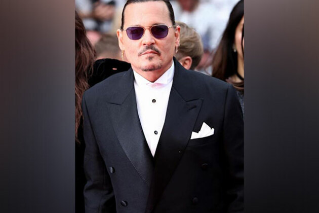 Johnny Depp dresses as Jack Sparrow for surprise visit to children's hospital in Spain