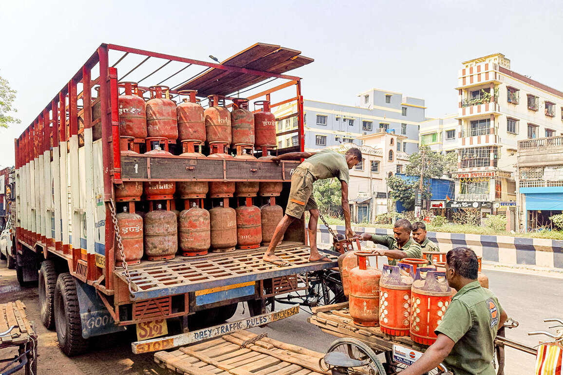 Over 51.8 lakh domestic LPG cylinders delivered on April 25: Petroleum Ministry