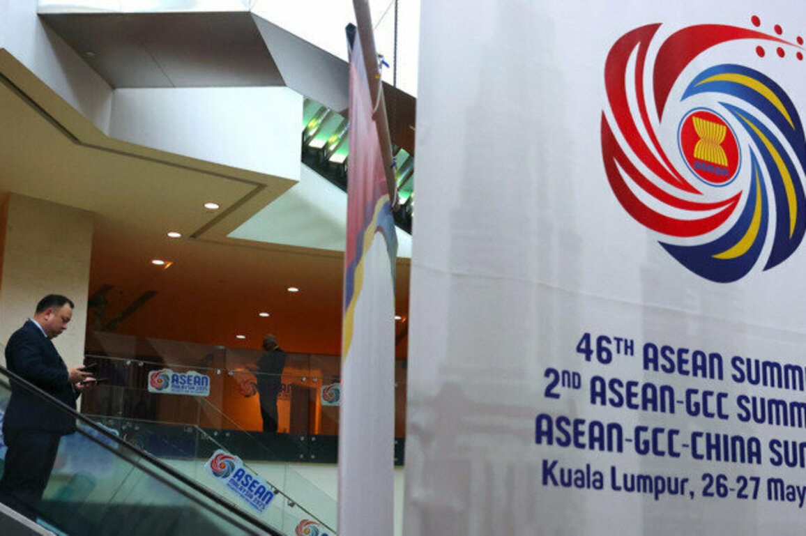 Premier Li calls for forging example of openness with ASEAN, GCC