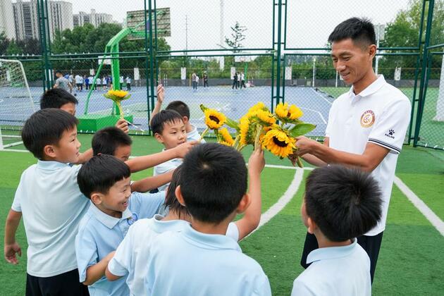 InPics | PE teacher becomes "Su Super League" star