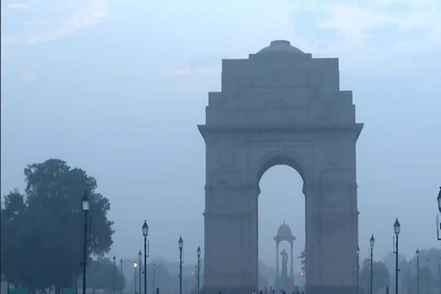 Delhi air remains "very poor" in prominent places