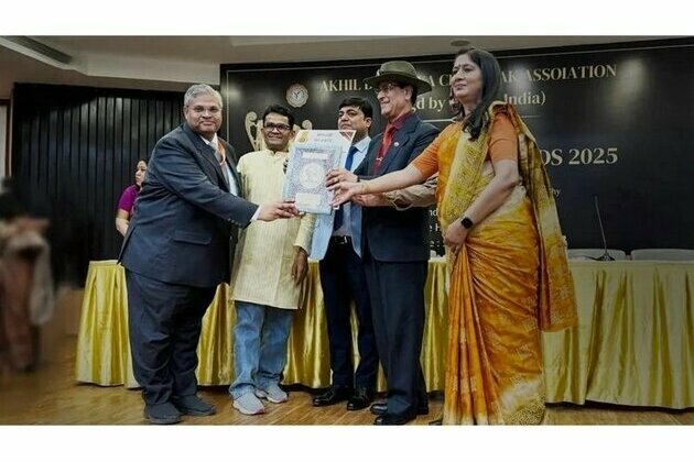 Dr. Vikas Singhal Honored with Bharat Shri Award 2025 for Advancing Evidence-Based Homeopathic Practice
