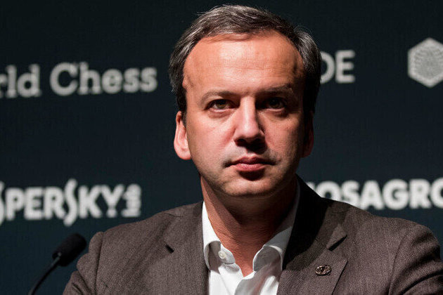 EU sanctions force world chess chief to step aside