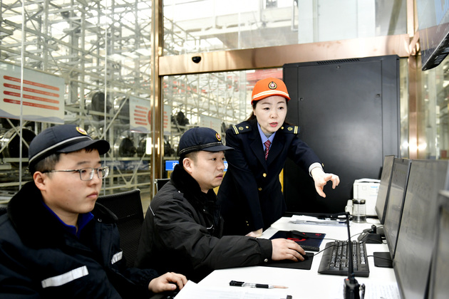 ChineseToday | An NPC deputy committed to make railways "smarter"