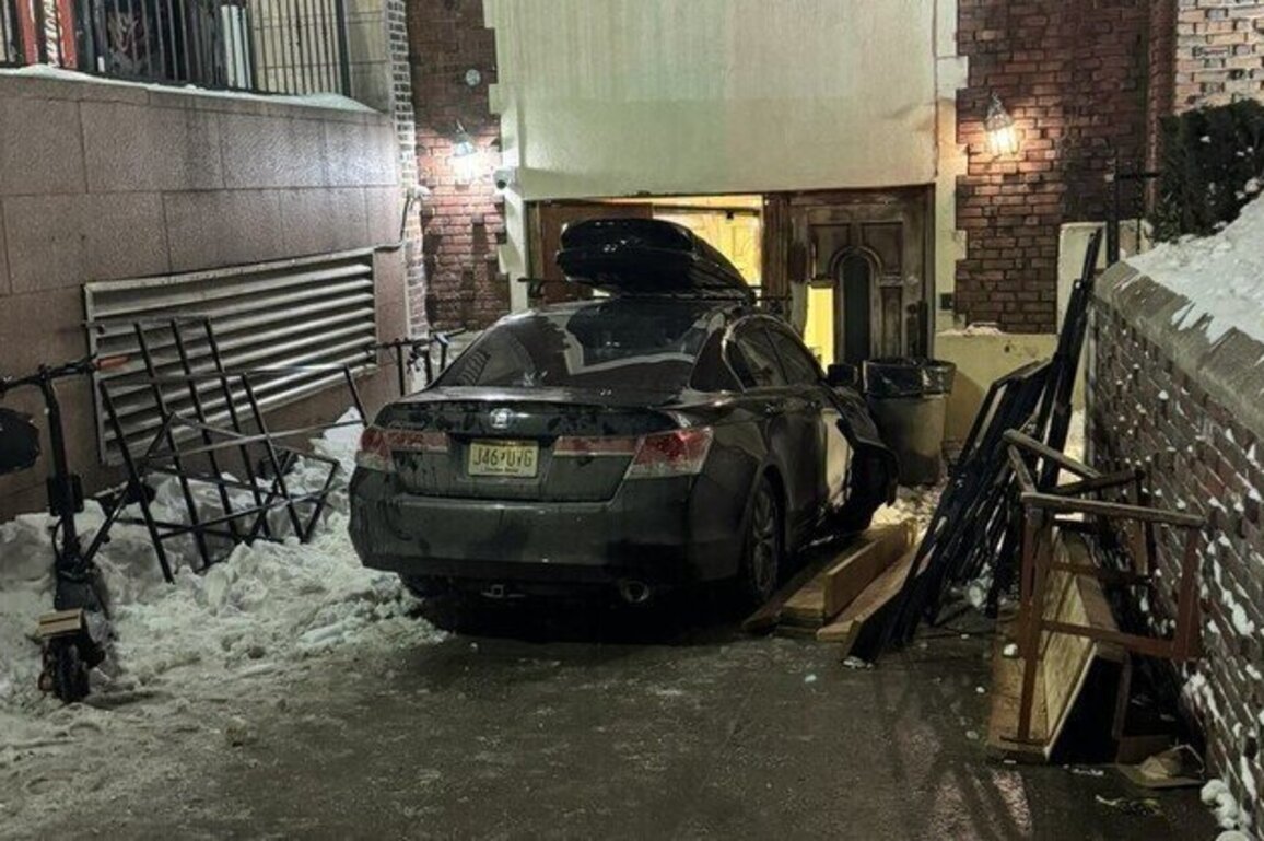 Driver rams car into New York synagogue 