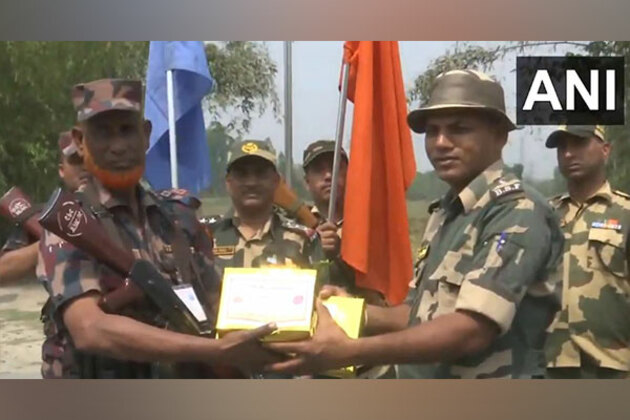 West Bengal: BSF, BGB exchange sweets at India-Bangladesh Border on Eid-Ul-Fitr