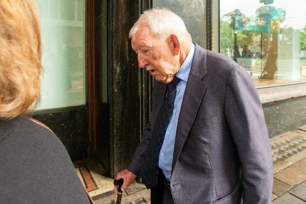 New Zealand investor gives up knighthood over child porn