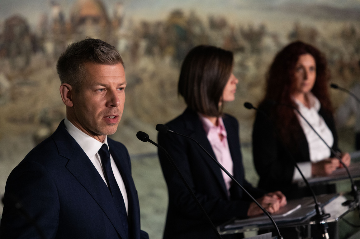 HUNGARY-OPUSZTASZER-NEW GOVERNMENT-FIRST PRESS CONFERENCE