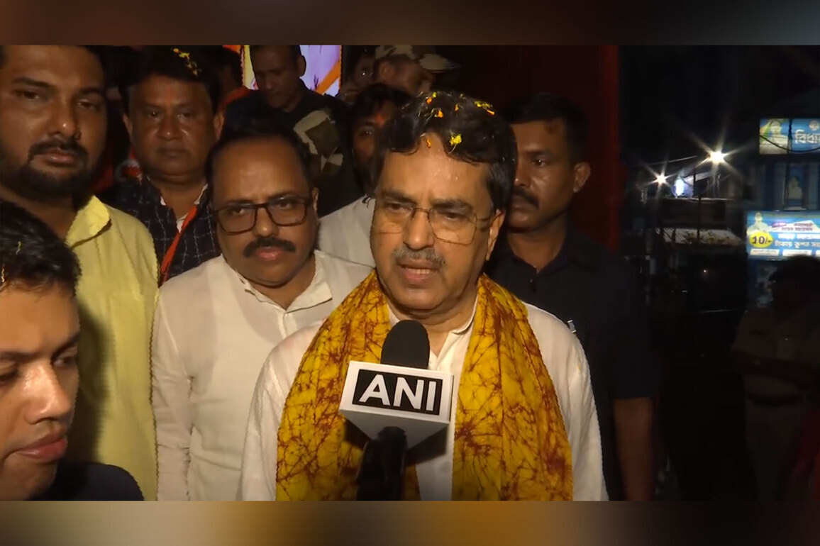 Law and order, industry absent from W Bengal in past 15 years: Manik Saha takes jibe at TMC