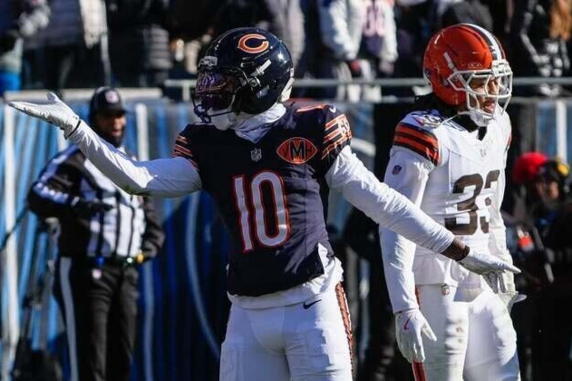 Report: Bears WR Luther Burden, LB Noah Sewell injured