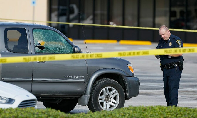 Nine injured in Houston shooting, suspect killed Nine injured in Houston shooting, suspect killed