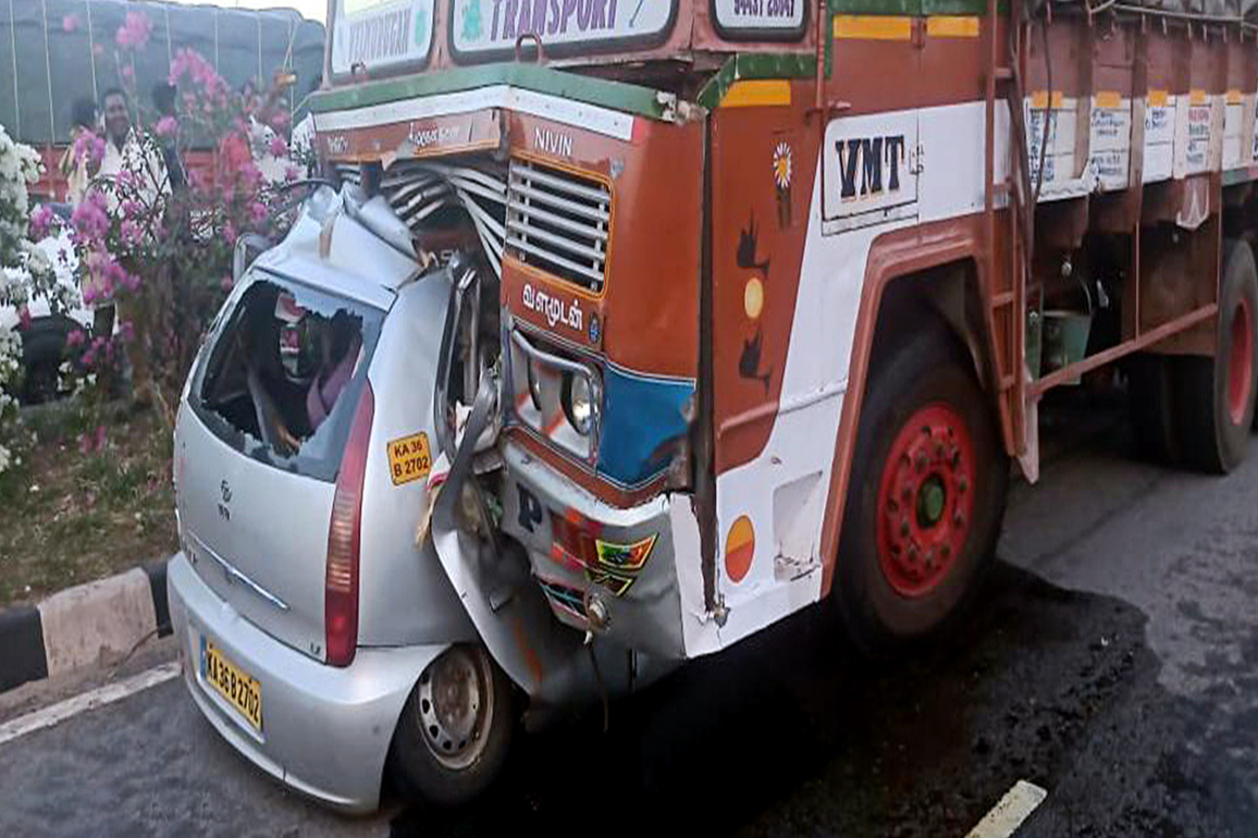 Tamil Nadu: 4 Killed in car-lorry collision in Negamam