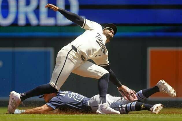 Rays score three in the 10th to beat Twins