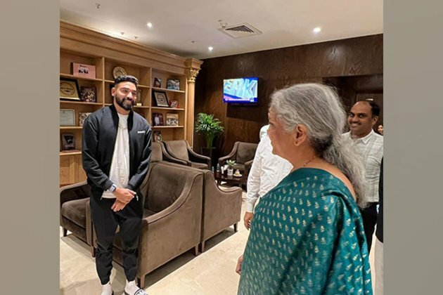 Nirmala Sitharaman meets Mohammed Siraj, congratulates him for good performances in World Cup 2023
