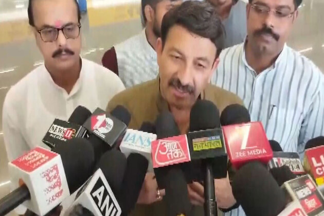 Mahagathbandhan considers Muslims as vote bank, never provided benefits: BJP MP Manoj Tiwari