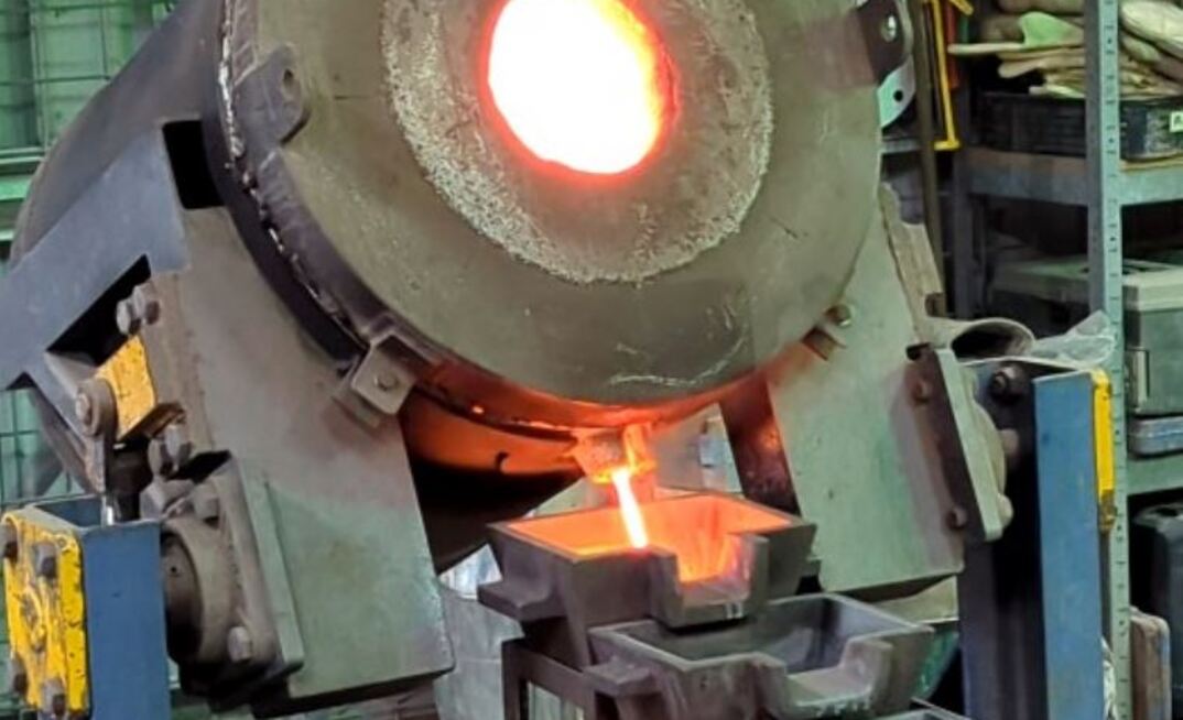 The start of the first pour from Devon ore.