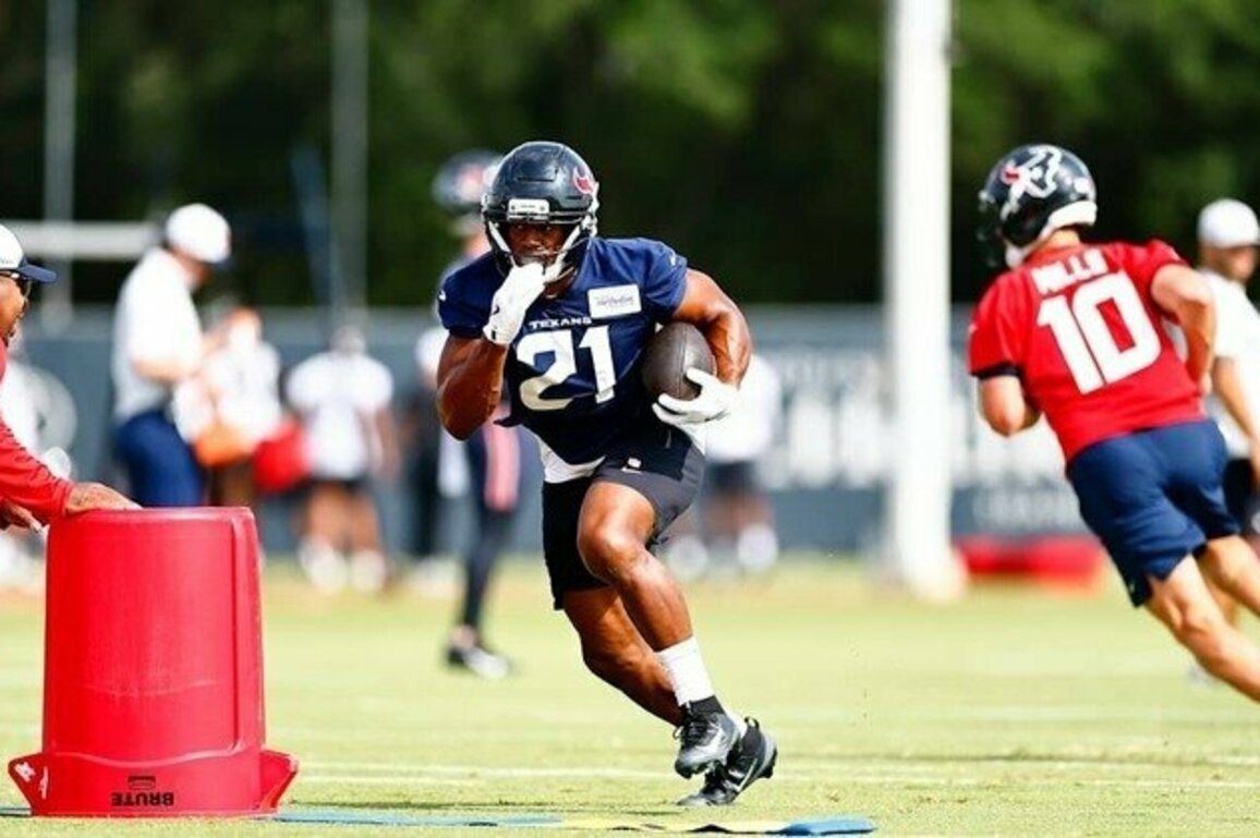 Key Storylines from Day 1 of minicamp | 1-Minute Recap