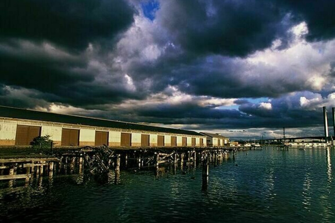 When the lights went out on Victoria Dock