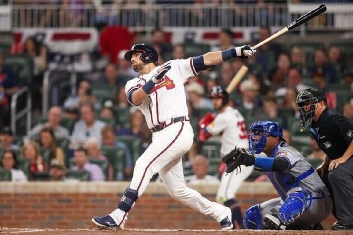 Braves ride Chris Sale, long ball to blank Royals