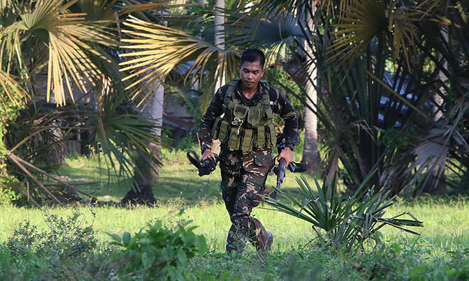 Militants flee after foiled Philippine 'resort kidnap raid' Militants flee after foiled Philippine 'resort kidnap raid'