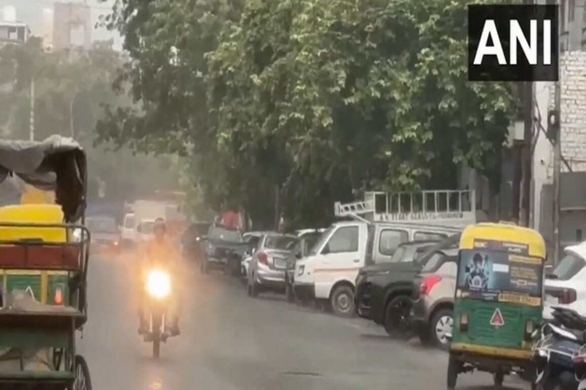Rain brings relief from heat to Delhi