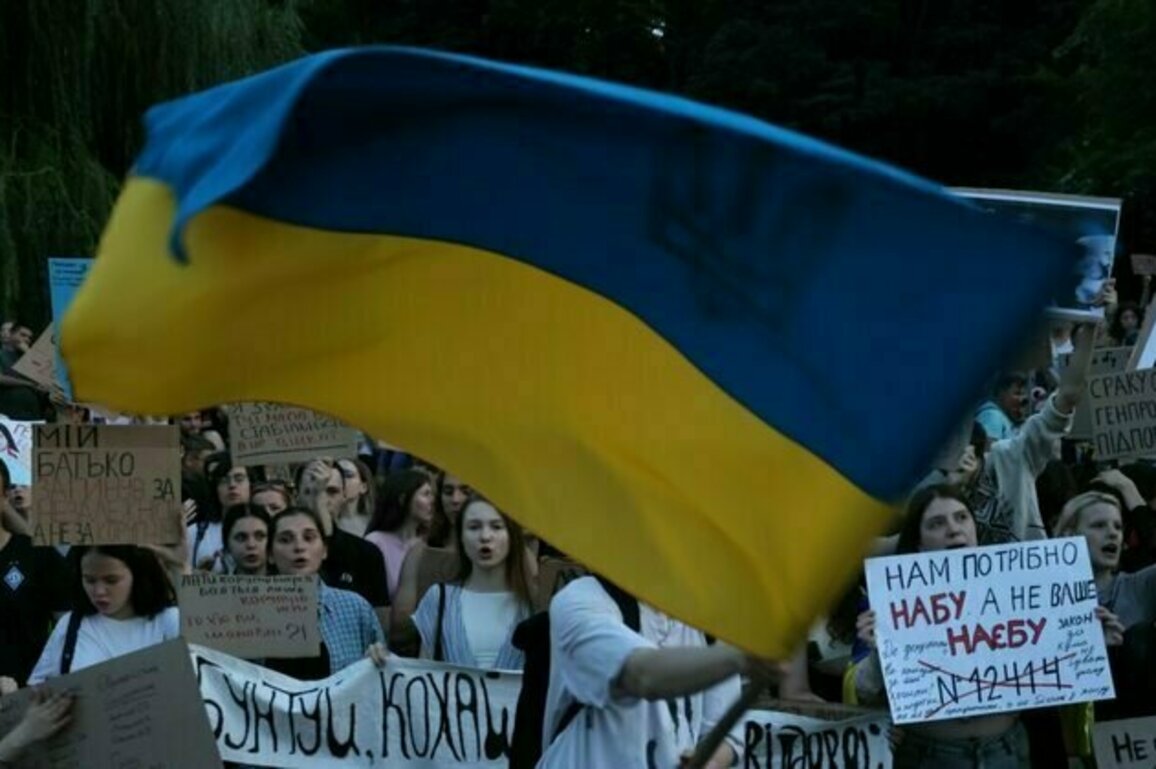 Zelenskyys Anti-Corruption Climbdown: What It Means For Ukraine