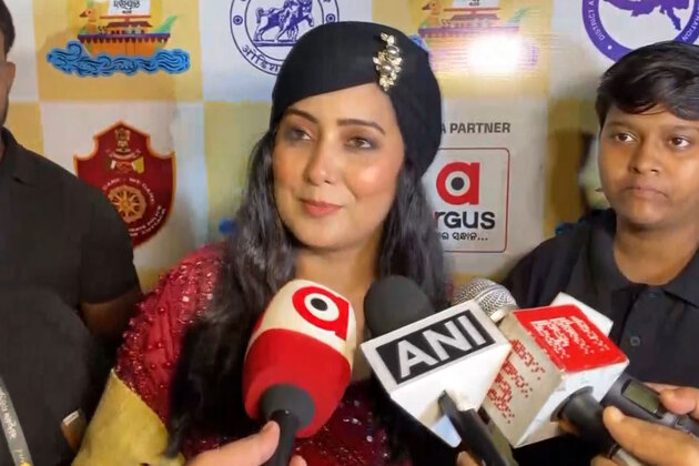 Harshdeep Kaur performs at Odisha's Baliyatra 2025, calls it a "great experience"