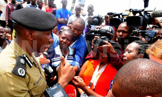 Police surrounds FDC offices Police surrounds FDC offices