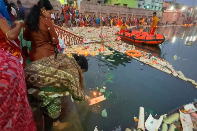 Odisha: Devotees flock Puri's Narendra Pokhari to celebrate Boit Vandana on Kartik Purnima