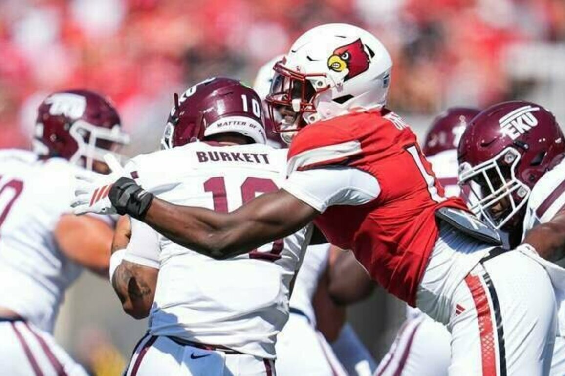 Isaac Brown, Caullin Lacy help Louisville maul Eastern Kentucky